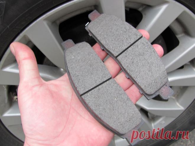 При выборе тормозных колодок следует отдавать предпочтение запчастям оригиналам или же продукции от хорошо себя зарекомендовавших производителей.