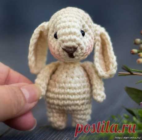 Зайчик крючком в технике амигуруми