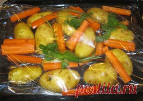 Баранина в рукаве


Баранина - это очень вкусное и полезное мясо, к тому же менее жирное, чем, например, свинина или говядина, а вот приготовить баранину правильно, чтобы мясо оставалось мягким и сочным, не всегда получается. Поэтому лично я запекаю ее в духовке, это очень легко, да и мясо так выходит безумно вкусным, а сейчас я с радостью поделюсь и с вами своим простым рецептом баранины в рукаве. Мы добавим к мясу картофель и морковь, натрем его ароматными специями, и уж...