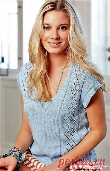 Голубой топ с ажурными ромбами. Спицы. Размеры: S (М) L (ХL) Ширина изделия по обхвату груди: 84 (90) 100 (110) см. Длина изделия: 55 (56) 57 (58) см.