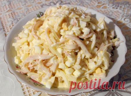 Салат из кальмаров с сыром и чесноком