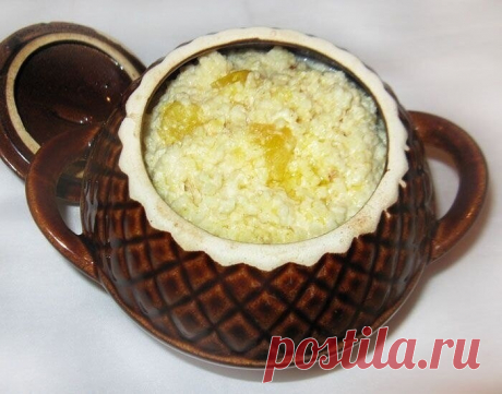 ПШЕННАЯ КАША НА МОЛОКЕ В ГОРШОЧКЕ 
 
Вкусная, очень ароматная и аппетитная пшенная каша на молоке в горшочке, приготовленная по этому рецепту – находка для ценителей традиционных русских блюд, приготовьте ее по этому рецепту! 
 
Наши предки готовили каши, как известно, в русской печи, чаще всего – в керамических горшочках. И получались они, если верить разным источникам, потрясающе вкусными. Сегодня, если у вас есть время и желание приготовить по-настоящему вкусную кашу, д...