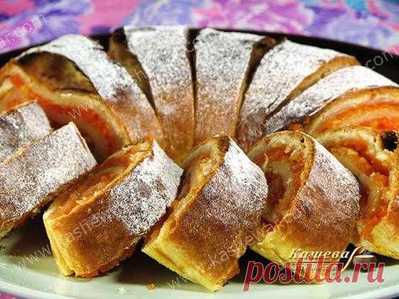 Рулет с морковно-лимонной начинкой.*******
 тестo
    Мука – 300 г
    Сметана – 4 ст.л.
    Яйца – 2 шт.
    Сахар – 50 г
    Масло слив – 2 ст.л.
 начинкa
    Морковь – 2 шт.
    Лимон – 1 шт.
    Сахар – 200 г