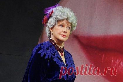 Актриса Елена Проклова рассказала о доме в горах. Актриса Елена Проклова рассказала, что ее дом в Сочи находится в горах, где ей нравится проводить время. Об этом она сообщила в интервью изданию Teleprogramma.pro. Проклова отметила, что море и солнце помогают ей восстанавливать силы. Она приезжает в дом в Сочи на несколько дней. Жилье находится в красивом месте.