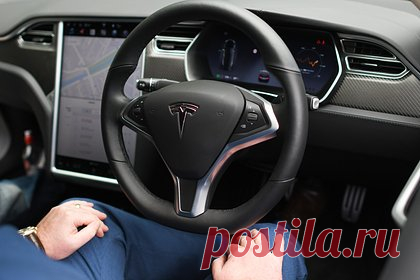 Безопасность автопилота Tesla снизилась