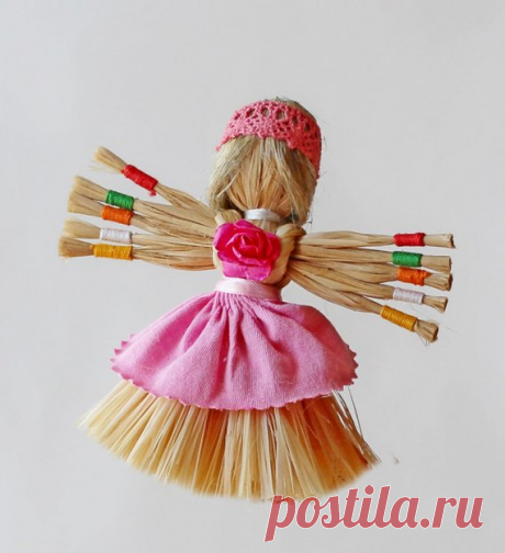 Десятиручка Десятиручка – кукла-помощница молодой хозяйки.  Делали ее из лыка или сухой травы. С травой, наверное, всем ясно от куда она, а вот лыко материал особый. Его применение в свое время, было довольно таки широким, ведь материал живой, растительный и очень прочный. Обладает многими лечебными