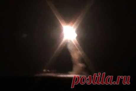 Испытания «Циркона» с подлодки завершены. Испытания российской гиперзвуковой крылатой ракеты «Циркон» с борта подводной лодки успешно завершены, доложил министру обороны России Сергею Шойгу командующий Северным флотом Александр Моисеев, сообщает ТАСС. По словам командующего, стрельба «Циркона» проводилась с атомной субмарины «Северодвинск».