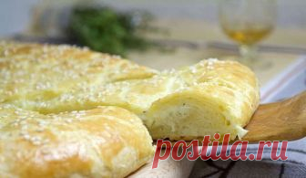 Очень вкусная лепешка из творожного теста с сыром