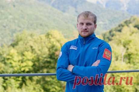 Военкомат отказал в брони вице-чемпиону ОИ по запросу Федерации санного спорта. Военкомат отказал в брони вице-чемпиону Олимпийских игр-2014 Владиславу Антонову по запросу Федерации санного спорта России. «Военком ждет, чтобы к нему спустилась информация из вышестоящей инстанции», — заявил начальник сборной Артем Петраков. Пока Антонова нет в списке спортсменов, имеющих право на бронь.