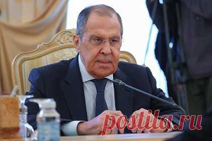 Лавров призвал не допустить «перелива» террористических угроз из Афганистана. Глава МИД России Сергей Лавров призвал не допустить «перелива» террористической и наркотической угрозы из Афганистана через границы других стран. Министр подчеркнул, что необходимо подавлять эти угрозы внутри страны, чтобы не произошло дестабилизации соседних государств, поскольку их стабильность важна для России.
