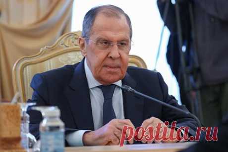 Лавров призвал не допустить «перелива» террористических угроз из Афганистана. Глава МИД России Сергей Лавров призвал не допустить «перелива» террористической и наркотической угрозы из Афганистана через границы других стран. Министр подчеркнул, что необходимо подавлять эти угрозы внутри страны, чтобы не произошло дестабилизации соседних государств, поскольку их стабильность важна для России.