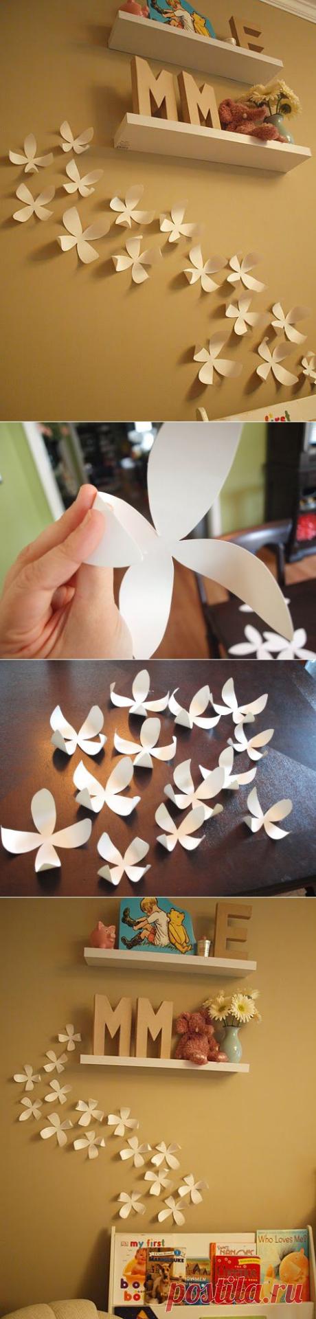 Объёмные цветы на стене