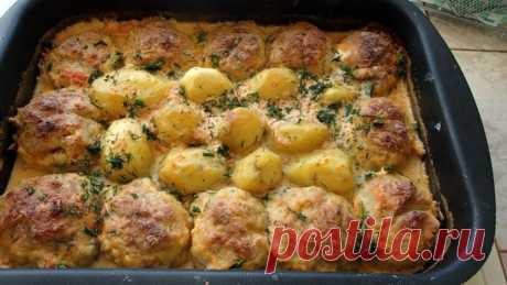 Отличный обед в духовке: просто и вкусно Что же приготовить на обед? Готовлю замечательные котлеты с картошкой в соусе. Простое и вкусное блюдо. Котлеты в соусе нежнейшие, а картошечка изумительная. Необходимые ингредиенты: Для котлет: фарш любой 500 гр. хлеб или батон — 2-3 кусочка яйцо — 1 шт лук — 1 шт. чеснок — 3 дольки манная крупа — 2 ст. ложки …