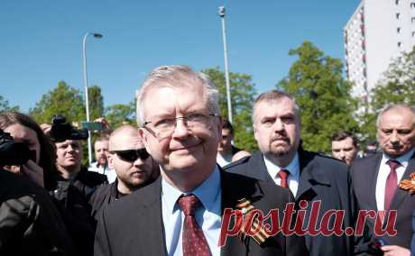МИД ответил на срыв возложения венков послом на кладбище в Варшаве. Срыв церемонии возложения венков послом России Сергеем Андреевым на мемориальном кладбище в Варшаве является проявлением недружественного отношения Польши.