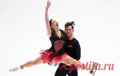 Мишина и Галлямов выиграли короткую программу пар на этапе Гран-при России. Вторыми стали Александра Бойкова и Дмитрий Козловский, третьими - Елизавета Осокина и Артем Грицаенко