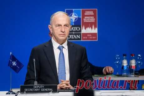 Заместитель генсека НАТО признал, что Россия — страна великой культуры ТАСС/. Россия вносит «массированный вклад» в мировую культуру. Это заявил в субботу заместитель генерального секретаря НАТО Мирча Джоанэ на международном кинофестивале «Трансильвания» (TIFF) в румынском городе Клуж-Напока, комментируя включение в программу российских фильмов в отличие от других крупных кинофестивалей. «Все же Россия это — страна великой культуры, большой культурной глубины, массированны...