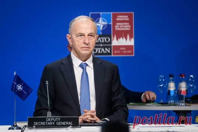 Заместитель генсека НАТО признал, что Россия — страна великой культуры ТАСС/. Россия вносит «массированный вклад» в мировую культуру. Это заявил в субботу заместитель генерального секретаря НАТО Мирча Джоанэ на международном кинофестивале «Трансильвания» (TIFF) в румынском городе Клуж-Напока, комментируя включение в программу российских фильмов в отличие от других крупных кинофестивалей. «Все же Россия это — страна великой культуры, большой культурной глубины, массированны...