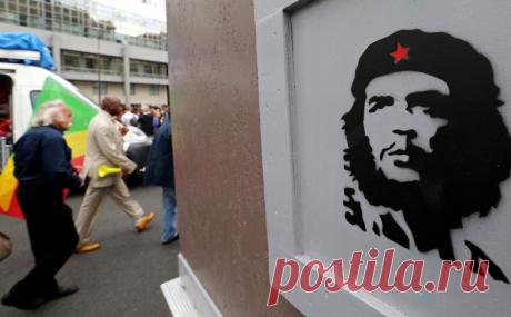 Умер генерал Гари Прадо Сальмон, чей отряд захватил Че Гевару в Боливии. Генерал и национальный герой Боливии Гари Прадо Сальмон, чей отряд рейнджеров в 1967 году захватил в плен Эрнесто Че Гевару, умер в возрасте 84 лет