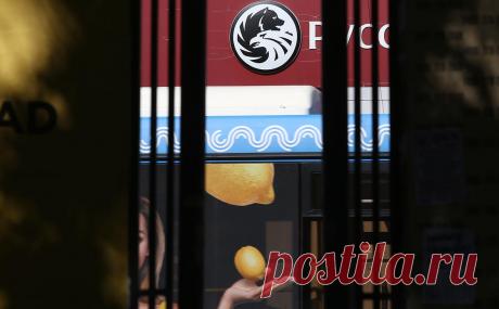 «Русский стандарт» Тарико возобновил погашение долгов перед «Трастом». Холдинг «Русский стандарт» Рустама Тарико вернулся к исполнению обязательств перед банком «Траст», сообщил в интервью РБК предправления кредитной организации Александр Соколов.