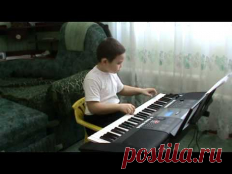 одинокий пастух на синтезаторе. Булату 9лет