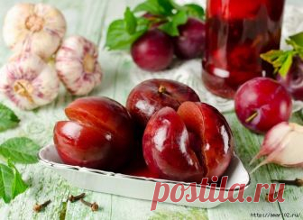 МАРИНОВАННЫЕ  СЛИВЫ  С 
 ЧЕСНОКОМ -- ИДЕАЛЬНОЕ 
 ДОПОЛНЕНИЕ  К  ЛЮБОМУ 
 МЯСУ !!!