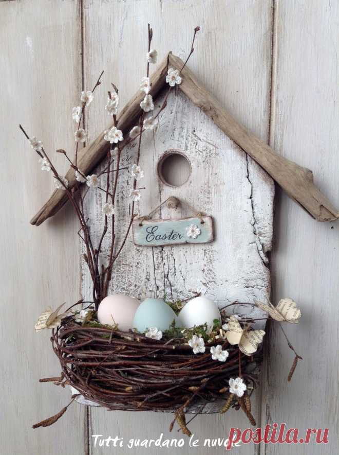 Tutti guardano le nuvole: Easter Bird House