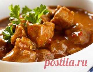 Гуляш из свинины с подливкой: лучшие рецепты, чтобы мясо было сочным и мягким Здравствуйте, дорогие читатели. Сегодня хочу поделиться сытными и питательными рецептами приготовления мяса. Наверное очень многие помнят из детства тот вкус и аромат гуляша, который готовили в садике, некоторые вспомнят столовский гуляш...