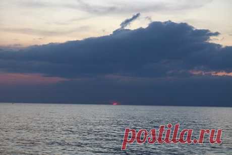 Адмиралы допустили подъем пропавшего батискафа с глубины в 3,8 километра. Адмиралы Вячеслав Попов и Владимир Валуев заявили, что поднять пропавший батискаф «Титан», который мог застрять в обломках «Титаника», с глубины в 3,8 километра можно. Они допустили, что батискаф можно будет взять «на буксир». Как уточнил Попов, есть технологии, позволяющие поднимать объекты с такой глубины.