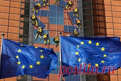 Нидерландский депутат назвал политику Евросоюза диктатурой. Депутат Европарламента от Нидерландов Марсель де Грааф назвал политический курс Европейского союза диктатурой. Данное высказывание связано с попыткой Брюсселя заставить Венгрию снять вето с помощи Украине. Ранее в ЕС заявили о наличии плана по ухудшению экономического положения Венгрии.