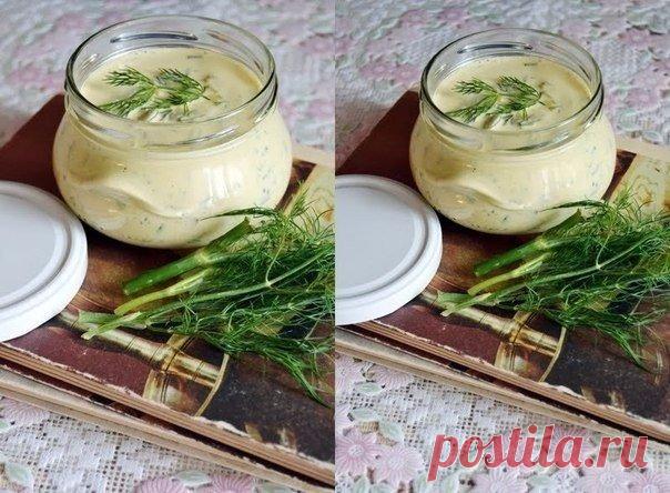 Соус Тартар

Острый соус, обычно подаваемый к жареной рыбе или мясу, на основе вареного яичного желтка, растительного масла и зеленого лука, появился на столе европейца давно. История возникновения и рецепта, и названия приправы интересна и увлекательна.
Тартар вошел в число самых знаменитых соусов в мире, среди которых итальянский песто, французский айоли, мексиканский гуакомоле и американский «Тысяча островов».
Показать полностью…