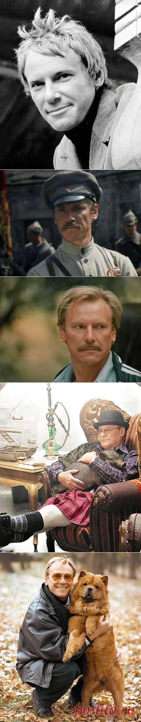 Сергей Каюмович Шакуров - Народный артист России (1991), Заслуженный артист РСФСР (1980), лауреат Государственной премии СССР, почетный кинематографист России (1996), вице-президент Московского фонда мира