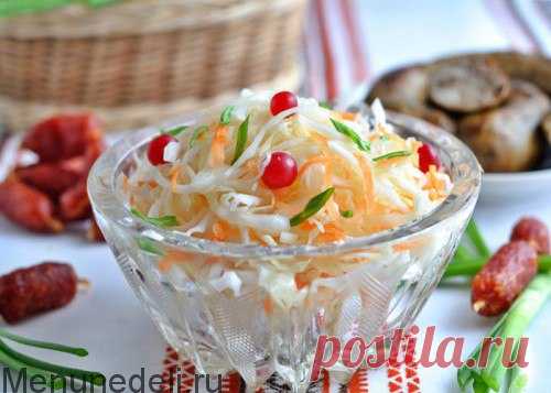 #капуста_любимая

РЕЦЕПТ КВАШЕНОЙ КАПУСТЫ КЛАССИЧЕСКИЙ

Существует множество способов квашения капусты: квасят быстрым способом, заливая рассолом; готовят пелюстку обычную или с добавками (свеклой, шафраном и т.д.); стряпают капусточку с яблоками, изюмом, с клюквой/брусникой, с зеленью, со сладким перцем, с добавлением специй, приправ и даже сахара; квасят даже целые головки капусты!

Но я сегодня расскажу, как заквасить капусту классическим способом. Можно сказать, что сд...