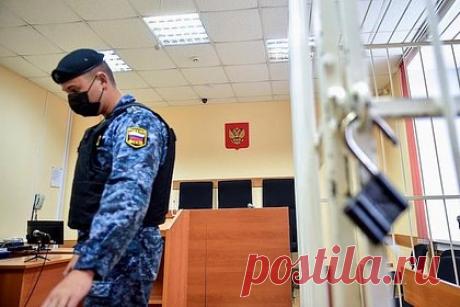 Россиянка вышла замуж за африканца и попала под уголовную статью. В Москве в 2020 году россиянка Владислава решила выйти замуж за гражданина Камеруна Фру Теренса. В 2023 году на Владиславу завели уголовное дело по подозрению об организации незаконной миграции. Правоохранители заподозрили, что пара заключила брак, чтобы оформить разрешение на пребывание в России для африканца.