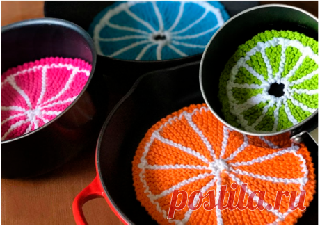 6 оригинальных причин научиться вязать в примерах 1 Новая функциональная швабра2 Протекторы для посуды3 Удобные корзинки4 Домашняя обувь5 Оригинальные брелки6 Для кошатниц и их любимцев Источник фото: https://www.studioknitsf.com В этой статье мы не будем говорить про классические примеры, вроде «Связать себе одежду, шапку, шарф». Я собрала специально необычные причины, чтобы захотелось научиться вязать прямо сейчас! Новая функциональная швабра Фото: https://www.themakeyou...