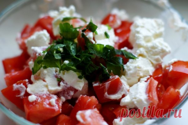 Творожная закуска с сыром и помидорами 

Вкусная закуска не обязательно должна быть сложной. Творожная масса с томатами и зеленью выглядит ярко и аппетитно. 

Ингредиенты: 
Показать полностью…