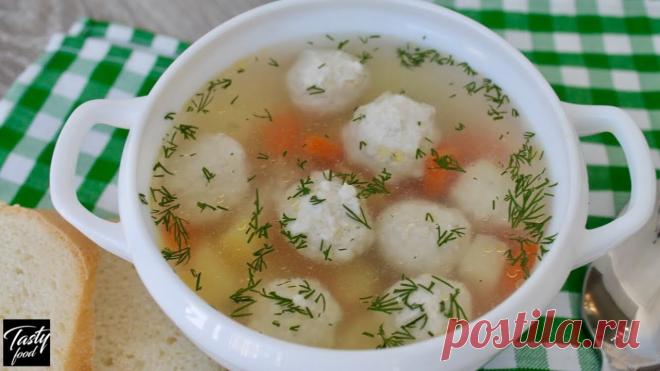 Суп с Фрикадельками. Любовь с первой ложки! куриный фарш 250 глук 1/2 штяйцо 1 шт соль и перец по вкусуморковь 1 шткартофель 0,5 кгмакарон лапша 50 гчерный перец горошком 5 штлавровый лист 1-2 штПодавать с зеленьюСуп с куриными фрикадельками получается очень нежным и вкусным. Не переживайте, что может быть фарш очень жидкий. От...