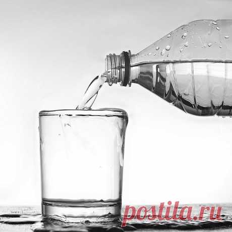 20 причин выпивать 2 литра воды в день