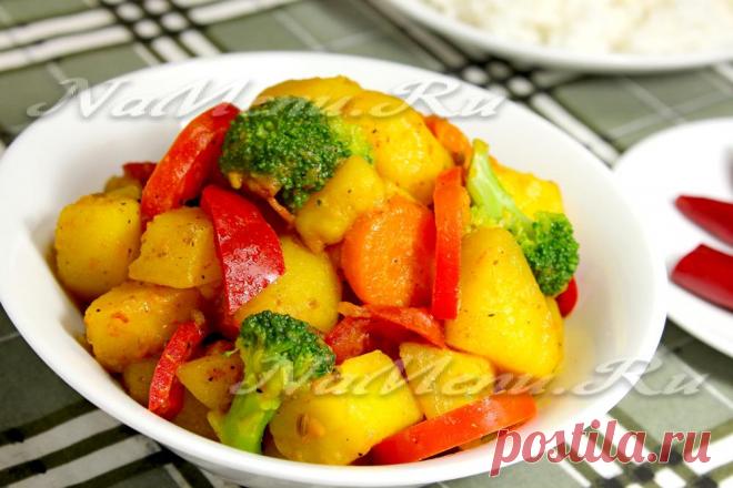 Овощное рагу с тыквой, рецепт Вкусный рецепт овощного рагу с тыквой откроет для вас новые нотки вкусов. Яркое сочетание тыквы и других овощей - то что нужно для холодной поры.