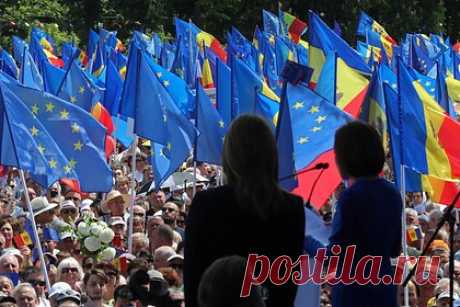 Президента Молдавии обвинили в диктатуре. Бывший премьер Молдавии Владимир Филат, также возглавляющий оппозиционную Либерально-демократическую партию (ЛДПМ), обвинил президента Майю Санду в установлении диктатуры. По словам Филата, правящая партия «Действие и солидарность» (PAS) прикрывается демократией, осуществляя диктаторскую политику.
