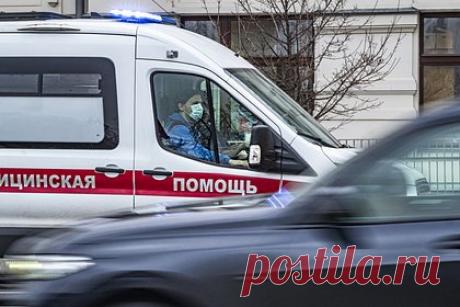 Четыре человека попали в больницу из-за прорыва трубы в Петербурге. Четыре человека, в том числе ребенок, попали в больницу с ожогами из-за прорыва трубы в Санкт-Петербурге. Об этом в среду, 5 апреля, сообщила пресс-служба МЧС России. ЧП произошло на Рижской улице в Адмиралтейском районе города. Дефект на трубопроводе горячего водоснабжения привел к размыву грунта, пояснили в МЧС.