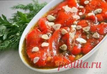 Маринованные запечённые перцы Ингредиенты: - 4 сладких красных перца (паприка) - 4 зубчика чеснока - 1 чайная ложка сушёного базилика - 1 чайная ложка соли - 5 г сахара - 7 горошин чёрного перца - 80 мл оливкового масла - 20 мл бальзамического уксуса - 20 мл лимонного...