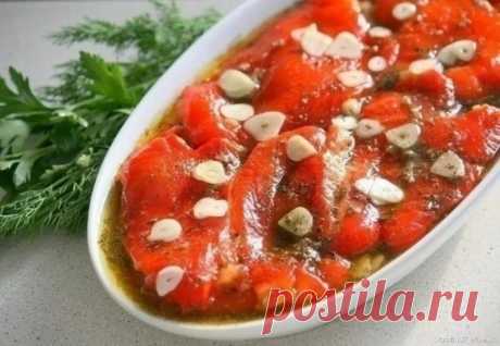 Маринованные запечённые перцы Ингредиенты: - 4 сладких красных перца (паприка) - 4 зубчика чеснока - 1 чайная ложка сушёного базилика - 1 чайная ложка соли - 5 г сахара - 7 горошин чёрного перца - 80 мл оливкового масла - 20 мл бальзамического уксуса - 20 мл лимонного...