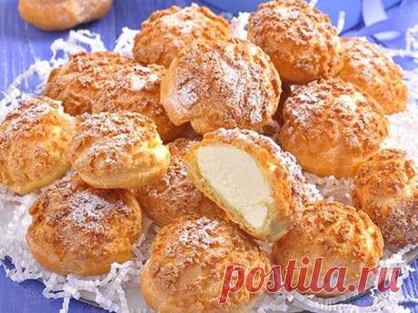 Профитроли с кракелином и нежным заварным кремом Есть рецепты, которые полностью переворачивают представление о том или ином классическом рецепте. Так произошло и в этом случае. Нежное заварное тесто, плюс хрустящая сладкая корочка — это божественно!