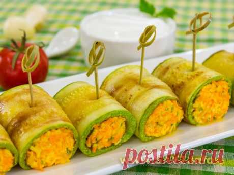 Рулетики из кабачков Очень вкусные яркие нежные рулетики. Кабачки желательно использовать молодые, маленькие.