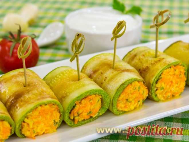 Рулетики из кабачков Очень вкусные яркие нежные рулетики. Кабачки желательно использовать молодые, маленькие.
