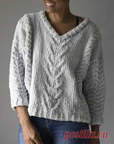 Белый пуловер с узорами из 