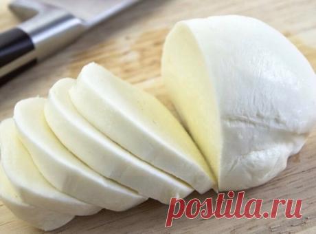 Домашний сулугуни

Не жалейте лайк  и любой комментарий  Вам не сложно, а нам приятно. И вы всегда будете видеть наши посты у себя в ленте 🥰

Ингредиенты:
- 1 л. молока
- 200 мл. сметаны
- 3 яйца
- 1 ст. л. соли

Приготовление:
Молоко закипятить и добавить соль.
Сметану смешать с яйцами.
Выливаем сметанную смесь в молоко и аккуратно не спеша перемешиваем.
Кипятим в течение 3-4 минут.
Выливаем на сито и ставим гнет.

ДЕВОЧКИ, Большая просьба, кто забрал рецепт в заклад...