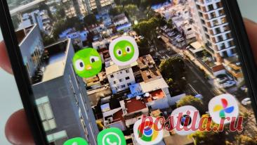 Веб-версия Duolingo помогает заниматься без рекламы и энергетической шкалы, сохраняя более спокойный формат уроков.