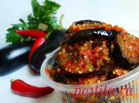 Острая закуска из баклажанов на зиму, без капли масла! Сохраняйте в закладки. Закуска из баклажанов Ингредиенты: 2 кг баклажанов. 2 кг.помидор 3 шт.перец чили 3 гол. чеснока зелень большой пучок по вкусу соль по вкусу. Приготовление: Баклажаны нарезаем дольками и солим. Даем постоять. Помидоры...