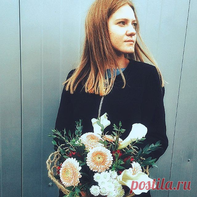 Я просыпаюсь каждое утро и говорю «спасибо» этой жизни за то, что проснулась, за то, что у меня есть люди, ради которых мне стоит просыпаться.💕
@buton38 #букетыиркутск #доставкацветовиркутск #необычныебукеты #букетнакаркасеручнойработы #радужныйиркутск #березовыйиркутск